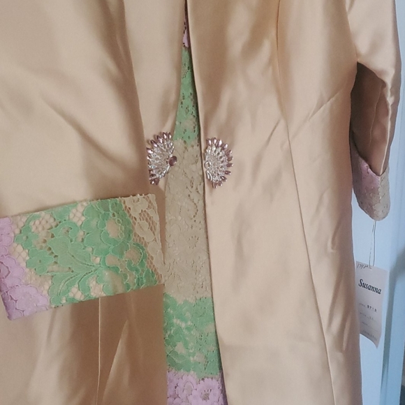 Dress - Picture 4 of 4